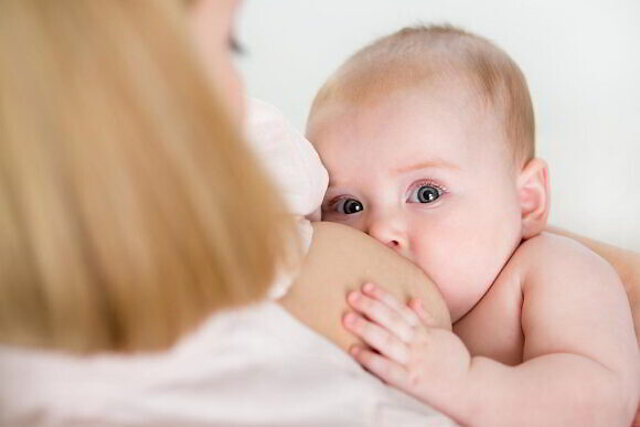 ОРВИ при грудном вскармливании: что делать маме?